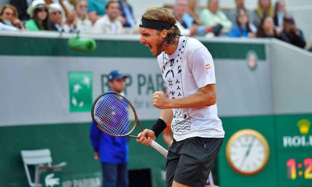 Στέφανος Τσιτσιπάς: «Σίφουνας» στους «16» του Roland Garros! - Τα highlights