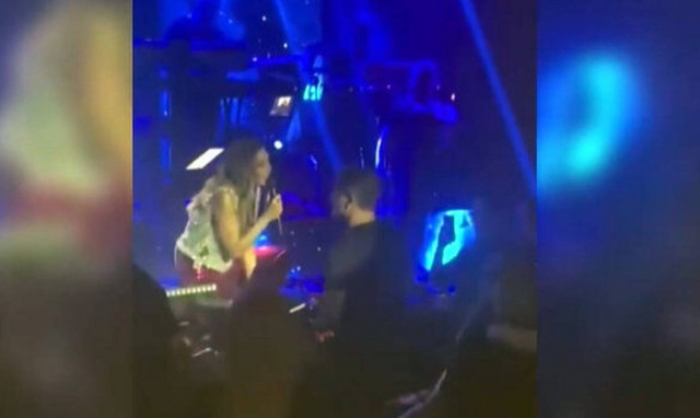 Βανδή - Μπισμπίκης: Το «καυτό» φιλί στο στόμα και η αφιέρωση της τραγουδίστριας (video)