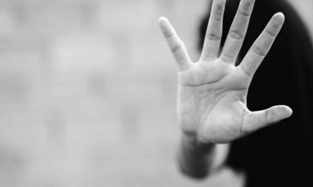 Κρήτη: Χτυπούσε με μπουνιές την μητέρα του - Τον συνέλαβαν από το βίντεο