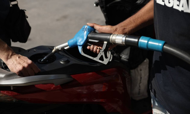 Βενζίνη: Φόβοι ότι θα φτάσει τα 3 ευρώ το λίτρο - Σχέδιο για επιδότηση και το καλοκαίρι