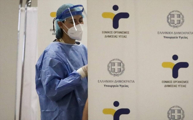 Κορονοϊός: 2.400 κρούσματα σήμερα με 296 επαναλοιμώξεις - Στους 130 οι διασωληνωμένοι