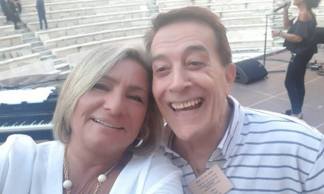 «Ο Δάκης έδωσε γενναία μάχη, πρόλαβα να του πω πόσο τον αγαπώ»: Συγκινεί η σύζυγος του Μίμη Πλέσσα