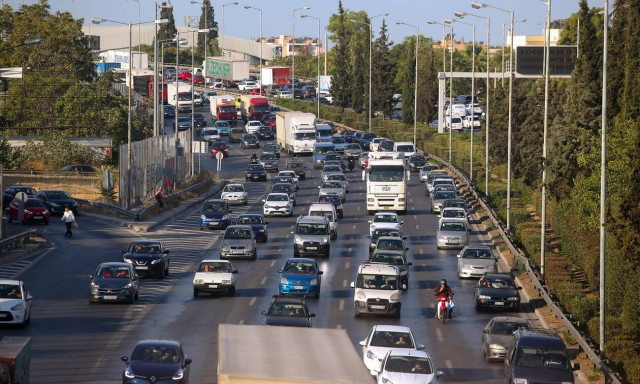 Κίνηση τώρα: Απροσπέλαστος ο Κηφισός και στα δύο ρεύματα