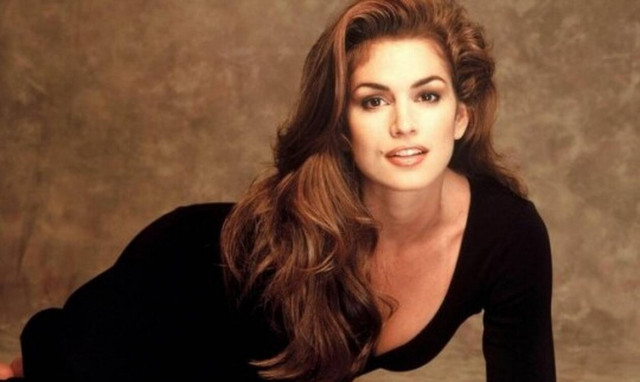 Σίντι Κρόφορντ: H αδημοσίευτη φωτογραφία του γάμου της 24 χρόνια μετά