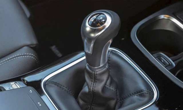 Η Mercedes καταργεί τα χειροκίνητα κιβώτια