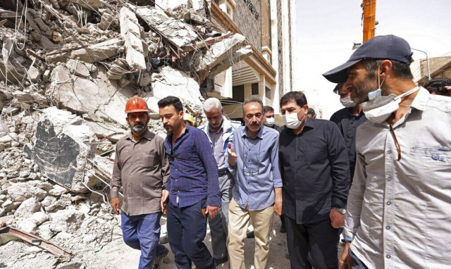 Ιράν: Ξεχειλίζει η οργή μετά την κατάρρευση πολυώροφου κτηρίου στην Αμπαντάν - Στους 34 οι νεκροί