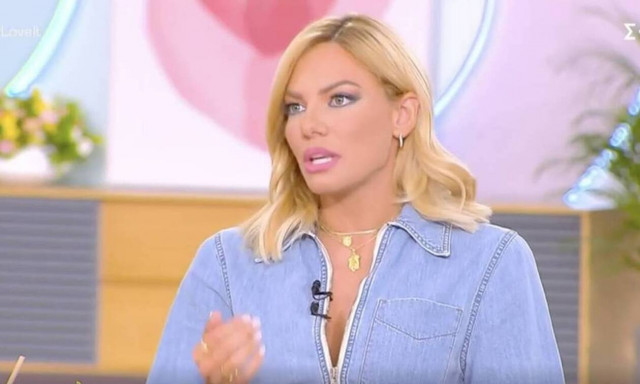 «Καυτό» ατύχημα για την Ιωάννα Μαλέσκου: Κατέβηκε το φερμουάρ στον αέρα της εκπομπής (vid)