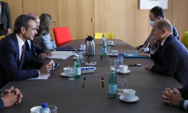 Ο Μητσοτάκης ενημέρωσε τον Σολτς για την τουρκική προκλητικότητα με χάρτη της «Γαλάζιας Πατρίδας»