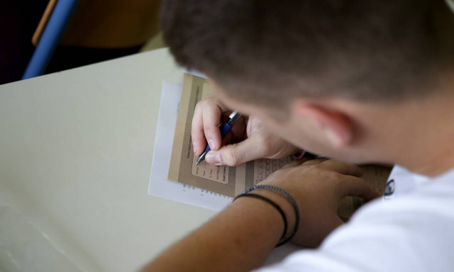 Εσύ που δίνεις Πανελλήνιες…