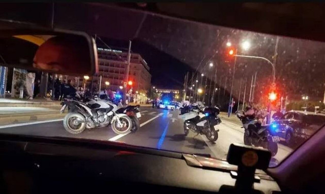 Συναγερμός στο κέντρο της Αθήνας: Συνελήφθη άνδρας με καραμπίνα στην πλατεία Συντάγματος