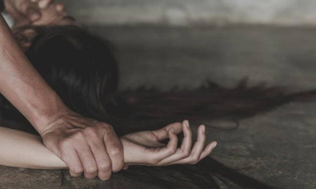 Χαλκιδική: Και βίασε και χτύπησε την 22χρονη ο κρατούμενος που της έστησε ενέδρα σε παραλία