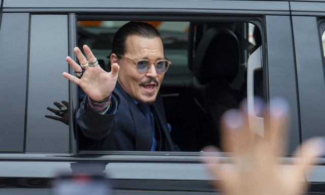 Τζόνι Ντεπ: Δικαιώθηκε στην πολύκροτη δίκη κατά της πρώην συζύγου του Άμπερ Χερντ