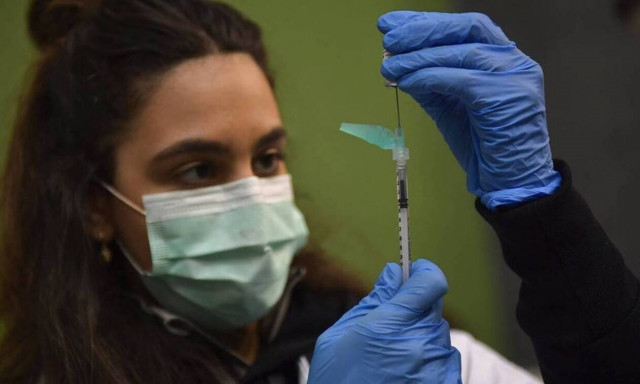 Έρευνα - Κορονοϊός: Οι τρείς δόσεις είναι εξίσου αποτελεσματικές ακόμα και από διαφορετικά εμβόλια