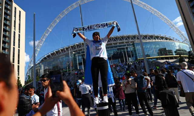 Finalissima: «Πάρτι» με Μαραντόνα και Μέσι στο Λονδίνο πριν το Ιταλία – Αργεντινή