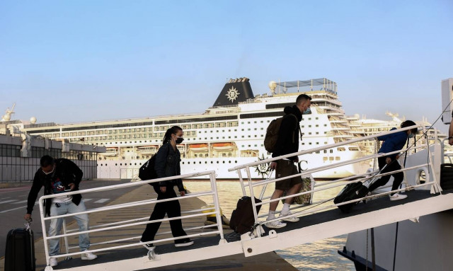 Χρήση μάσκας: Υποχρεωτική στα ταξί και στους εσωτερικούς χώρους των πλοίων