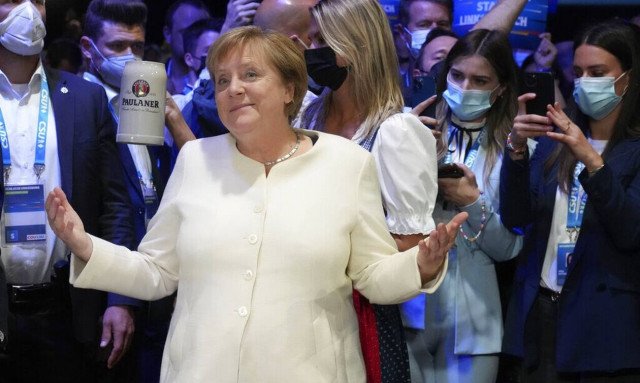 Γερμανία: Η Μέρκελ καταδικάζει την εισβολή της Ρωσία και εκφράζει την αλληλεγγύη της στην Ουκρανία