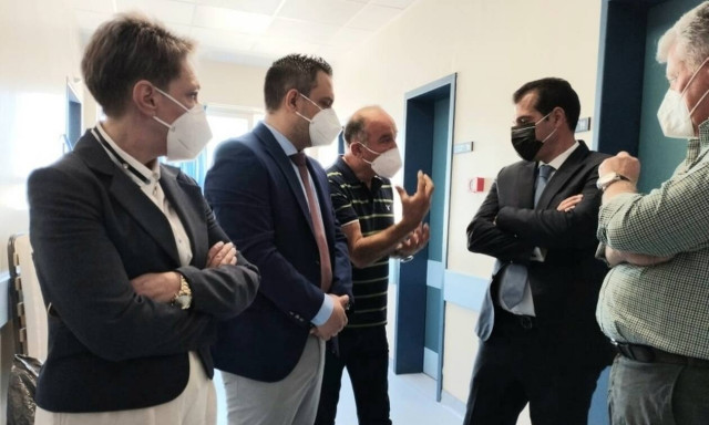 Πλεύρης: Επίσκεψη στο «Λαϊκό»