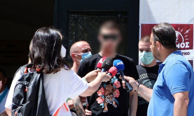 Βίντεο - πρόκληση από τον τράπερ που τιμωρήθηκε με 10 μήνες φυλάκιση για παράνομη οπλοκατοχή