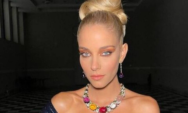 Δούκισσα Νομικού: Η φωτογραφία με το σταυροπόδι που προκάλεσε «καταιγίδα» από σχόλια στο Instagram