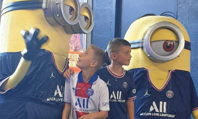 Παρί Σεν Ζερμέν: Ο Εμπαπέ διώχνει τη μισή ομάδα, ο σύλλογος έφερε τα Μίνιονς