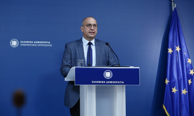 Γιάννης Οικονόμου: Δείτε live την ενημέρωση των πολιτικών συντακτών