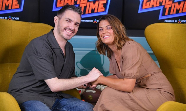 ΟΠΑΠ Game Time: O Μιχάλης Χατζηγιάννης αφιερώνει τραγούδι στην Εθνική Ομάδα