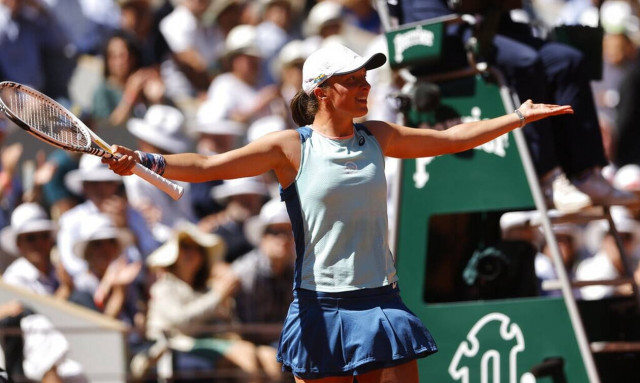 Roland Garros: Με «σπασμένα φρένα» στον τελικό η Σβιόντεκ – «Έπιασε» τη Σερένα Ουίλιαμς