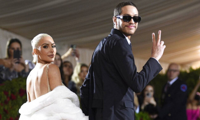 Βασίλισσα Ελισάβετ: «Πόρτα» στην Κιμ Καρντάσιαν για το μεγάλο πάρτι του Πλατινένιου Ιωβηλαίου