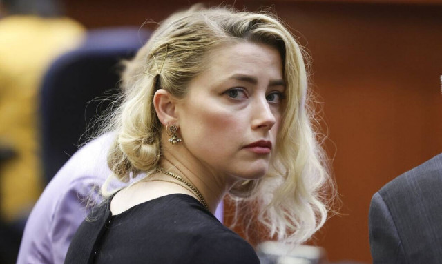 Άμπερ Χερντ: Το Twitter την «καίει» για το μαύρο φόρεμα που φοράει στα δύσκολα- «Επικοινωνιακό τρικ»