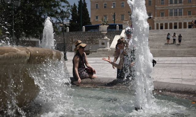 Καιρός: Πιο ζεστό και ξηρό το φετινό καλοκαίρι - Τι δείχνουν τα πρώτα στοιχεία (χάρτες)