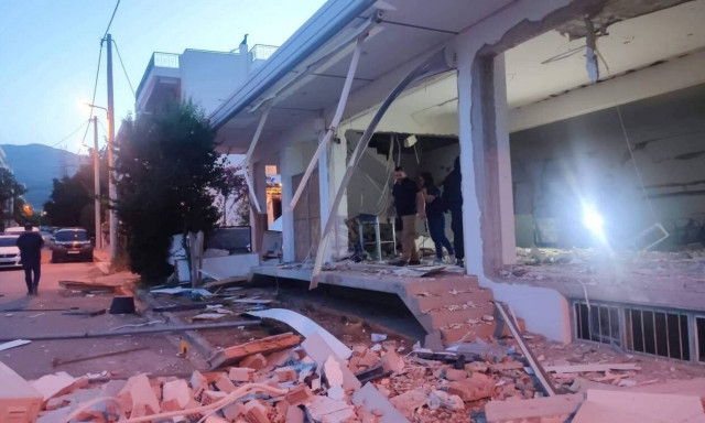 Μενίδι: Ισχυρή έκρηξη ισοπέδωσε ξυλουργείο