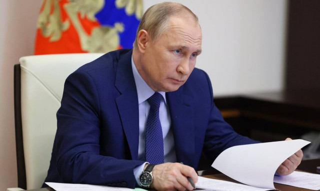 Πούτιν: Αρνείται ότι έχει απαγορεύσει τις εξαγωγές σιτηρών από τα ουκρανικά λιμάνια