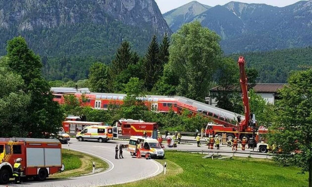 Εκτροχιασμός τρένου στη Γερμανία - Τρεις νεκροί και πολλοί τραυματίες