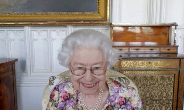 Βασίλισσα Ελισάβετ: Η απουσία της από τους ιππικούς αγώνες και τα πρώτα γενέθλια της μικρής Λίλιμπετ