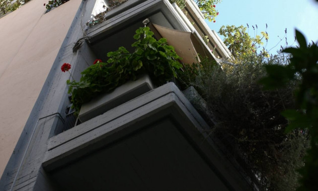 «Άυπνος» ένοικος πολυκατοικίας στο Βόλο άφησε σημείωμα και έγινε viral: «Το έχετε παραχ@σει...»