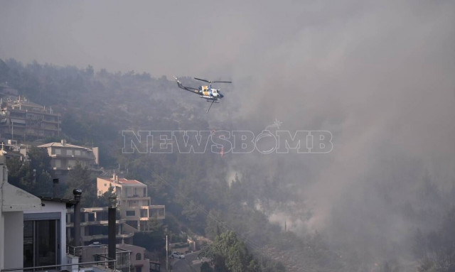 Εκκενώνεται γηροκομείο στη Βούλα και τέσσερις περιοχές