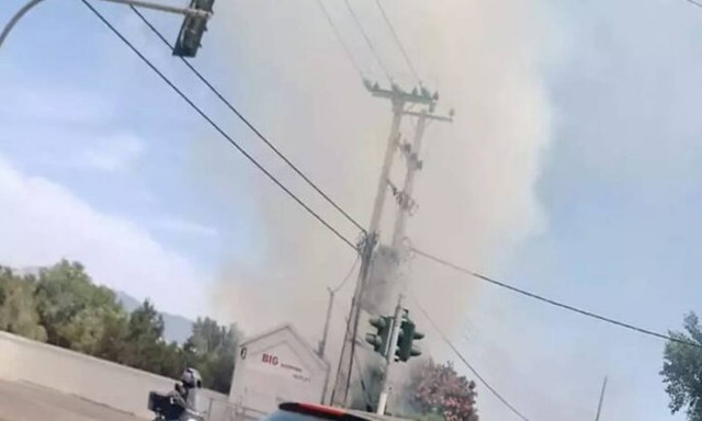 Φωτιά τώρα στον Πειραιά, κοντά στο ΣΕΦ