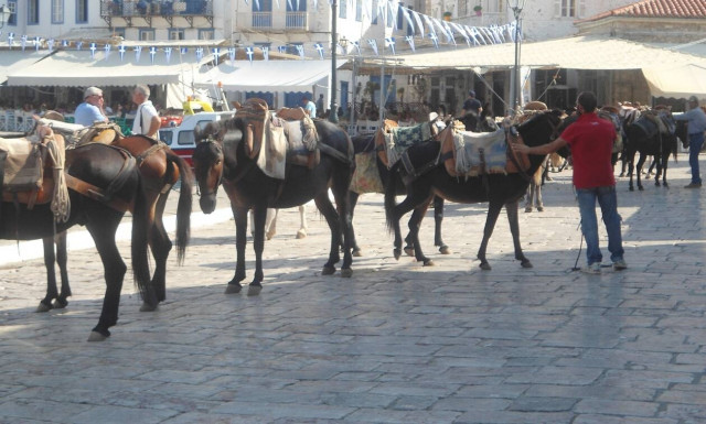 Τριήμερο Αγίου Πνεύματος 2022: Για ποιους είναι αργία - Πώς αμείβονται οι εργαζόμενοι