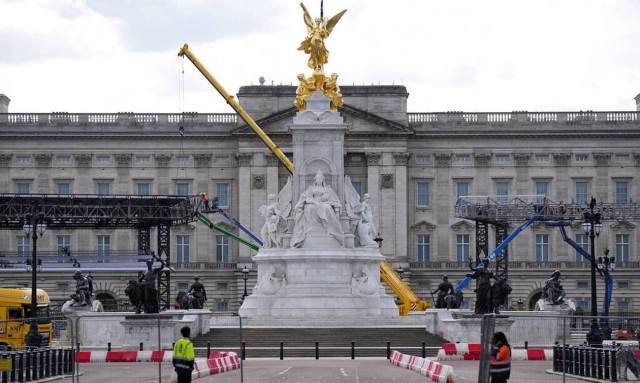 Πλατινένιο Ιωβηλαίο: H συναυλία των αστέρων έξω από το Παλάτι του Μπάκιγχαμ - Δείτε live