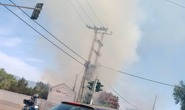Φωτιά στα Σπάτα - Mεγάλη κινητοποίηση της Πυροσβεστικής