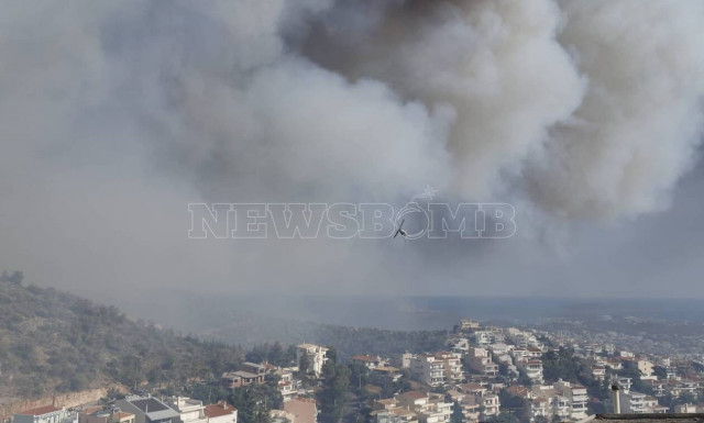 Φωτιά στη Βούλα: Στο νοσοκομείο δύο ηλικιωμένοι