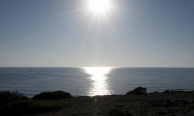 Καιρός για μπάνιο! Ηλιοφάνεια σε όλη τη χώρα – Έως 37 βαθμούς η θερμοκρασία