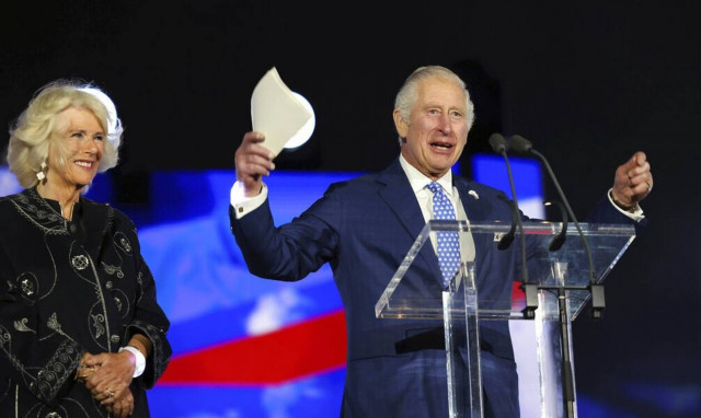 Πλατινένιο Ιωβηλαίο: Τα τρυφερά λόγια του Καρόλου για τη Βασίλισσα - «Αυτού Μεγαλειότης, μαμά»