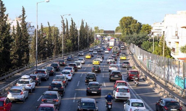 Μεγάλο μποτιλιάρισμα στην Αττική Οδό - Ουρές χιλιομέτρων