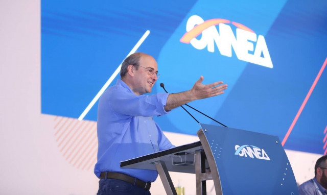 Χατζηδάκης: Οι νεολαίες είναι ιδέες, όχι καρέκλες