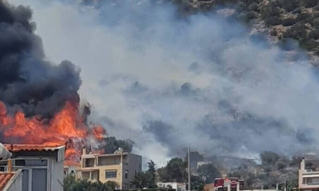 Fire breaks out in Loutsa