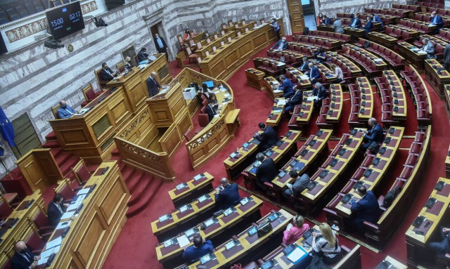 Η αύρα του καλοκαιριού μυρίζει εκλογές το φθινόπωρo