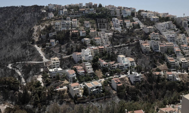 Δήμαρχος Βάρης: Λανθασμένη η αρχική εκτίμηση - Η φωτιά έπρεπε να χτυπηθεί νωρίς με όλες τις δυνάμεις