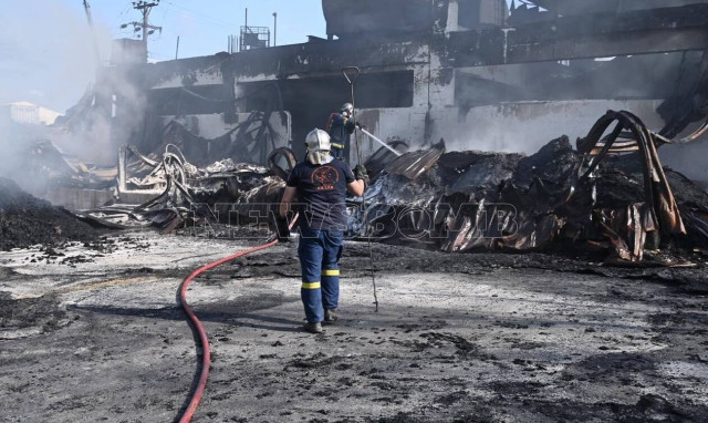 Fire in Aspropyrgos plastics factory contained