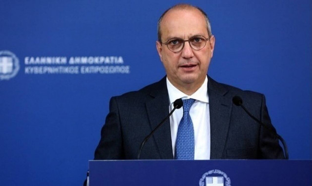 Οικονόμου: Εμμονή Τσίπρα στις μεγάλες περικοπές των συντάξεων